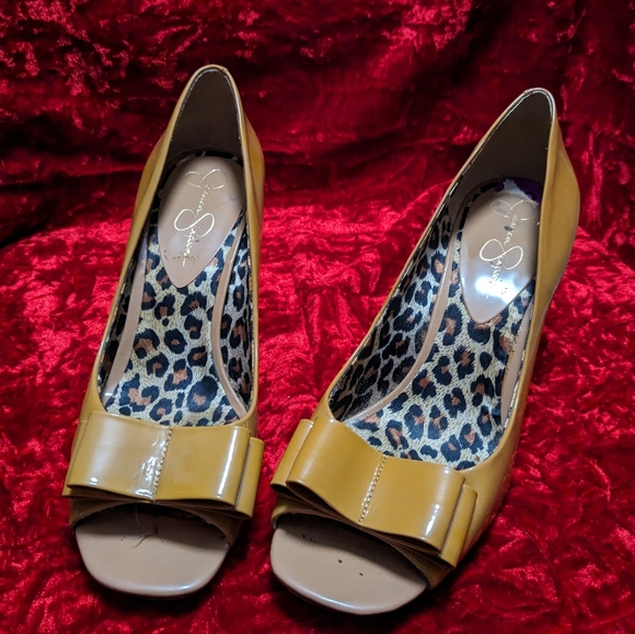 Caramel patent open toe pumps with bow by Jessica Simpson - Picture 5 of 8